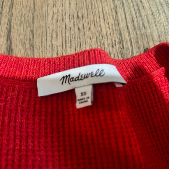 Madewell reddish orange oversized sweater in size xs in good condition. - Picture 2 of 3